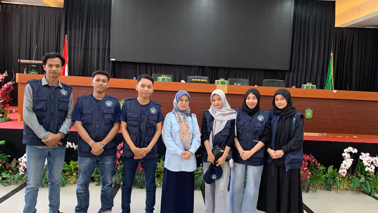 Bersama perangkat kelurahan