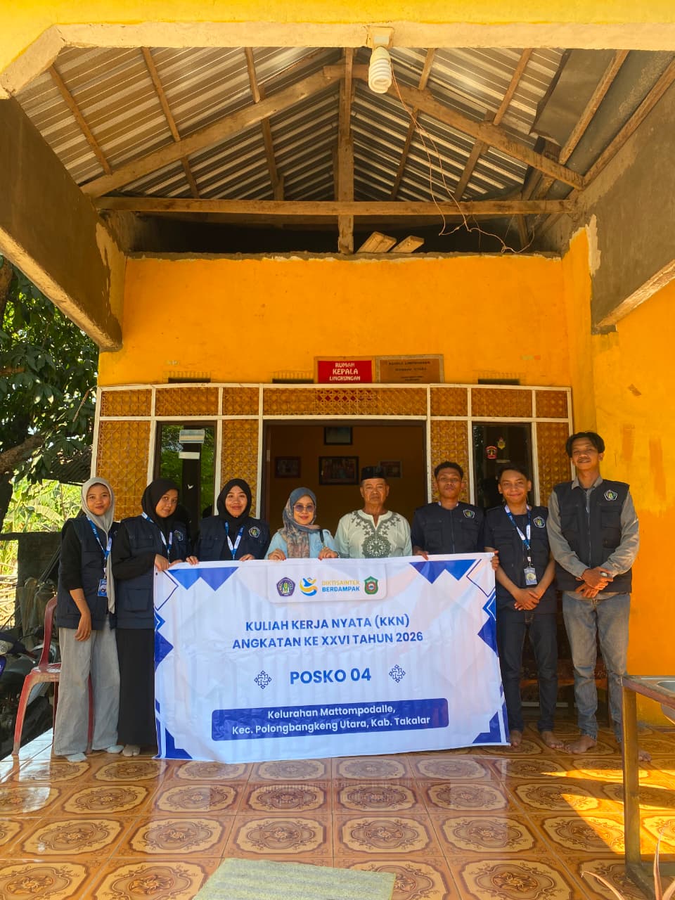 Foto bersama seluruh anggota Posko 4