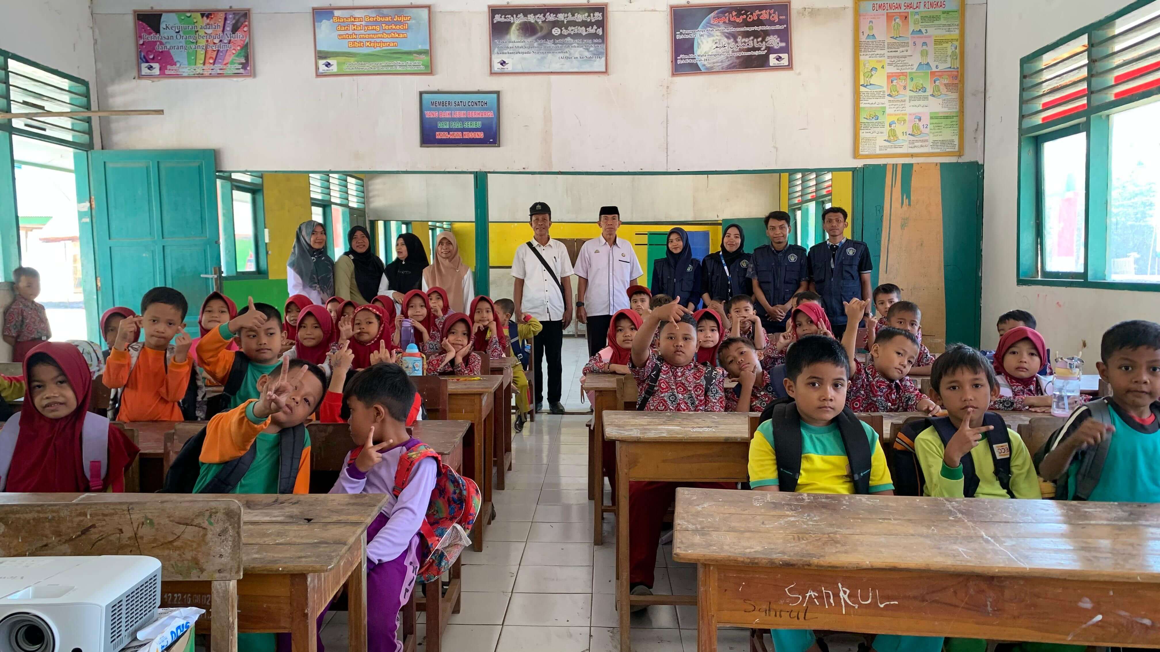 Kegiatan Mengajar SD No 48 Manuju